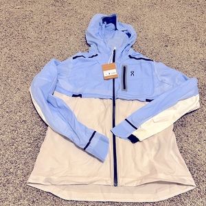 On Running Women’s large Weather Jacket  Stratosphere/Pearl brand New with tags
